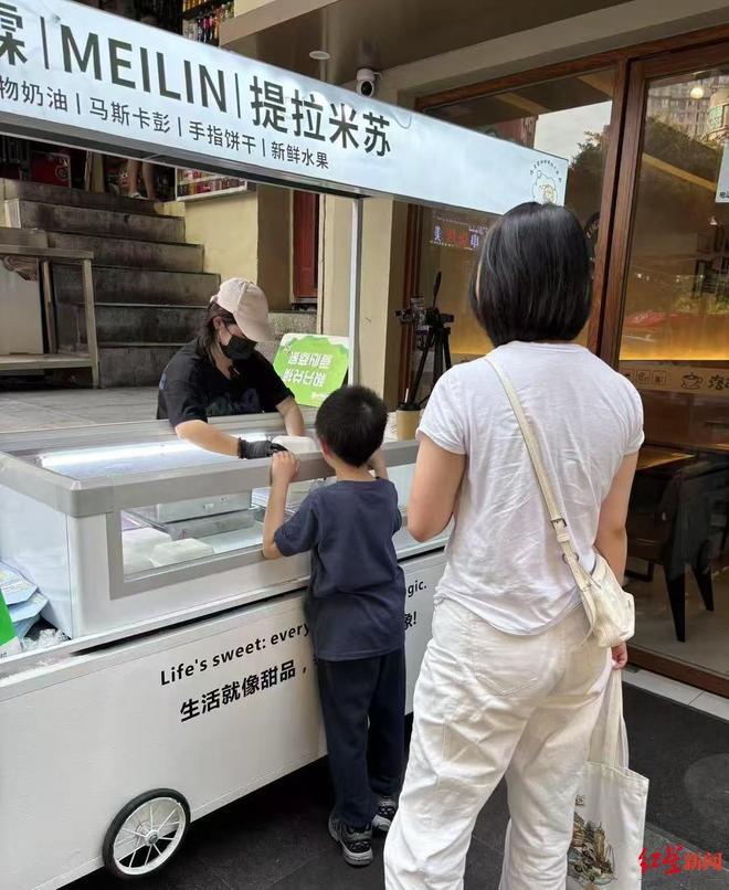 况曝光!摆摊卖甜品想踏出重生第一步麻将胡了2“重庆姐弟坠亡案”妈妈近(图5) 况曝光!摆摊卖甜品想踏出重生第一步麻将胡了2“重庆姐弟坠亡案”妈妈近(图5)