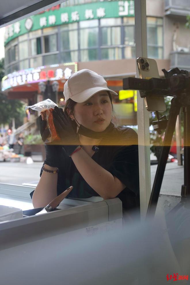 况曝光!摆摊卖甜品想踏出重生第一步麻将胡了2“重庆姐弟坠亡案”妈妈近(图6) 况曝光!摆摊卖甜品想踏出重生第一步麻将胡了2“重庆姐弟坠亡案”妈妈近(图6)